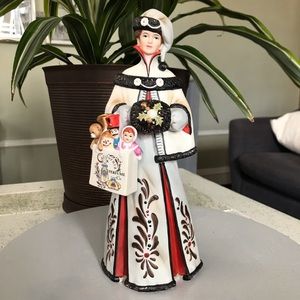 Avon Mrs Albee President’s Club Award figurine, doll, collectors
